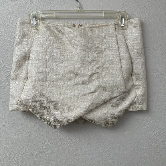 Chelsea & Violet Asymmetrical Shimmer Skort with Pockets - Picture 2 of 13